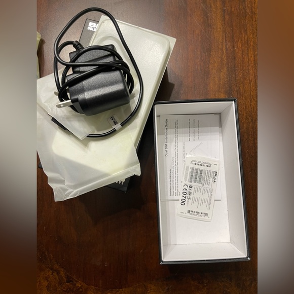 Smartphone, cellphone, gray brand new phone - Picture 10 of 11